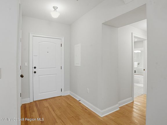 2nd image of 214 W Chestnut Street Unit 106