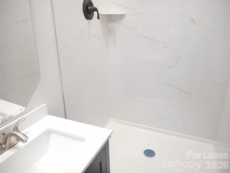 7556 Thorncliff Dr — Photo 11