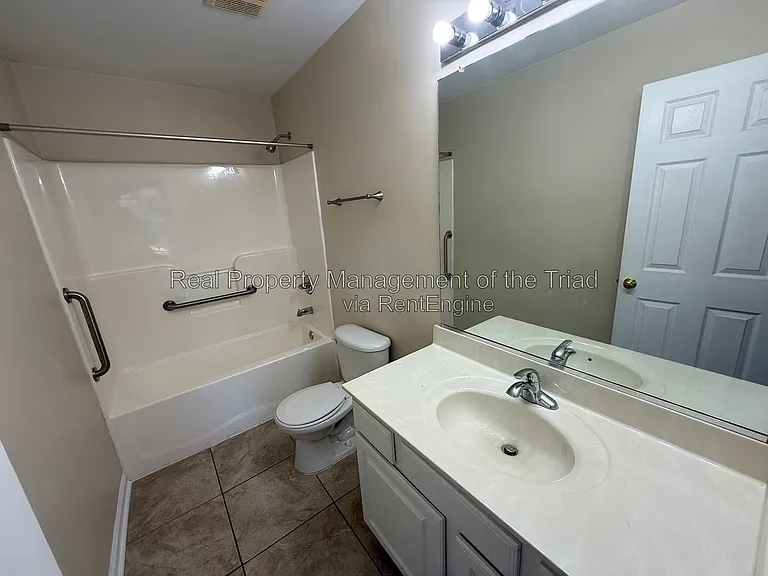 1258 Burton Ave — Photo 13
