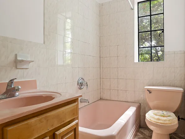 116 Pinehurst Avenue F25 image 2 of 7