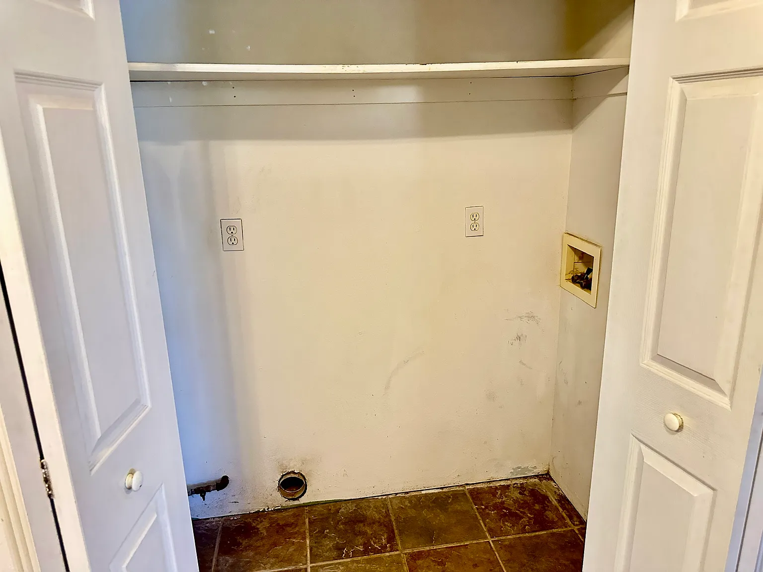 2 bed, 940 sqft, $1,800 — Photo 3