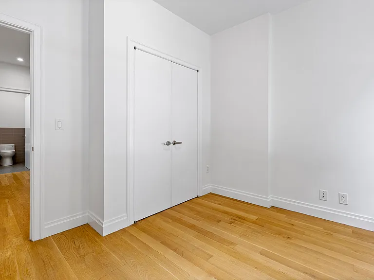 351 E 58th St #1F — Photo 8