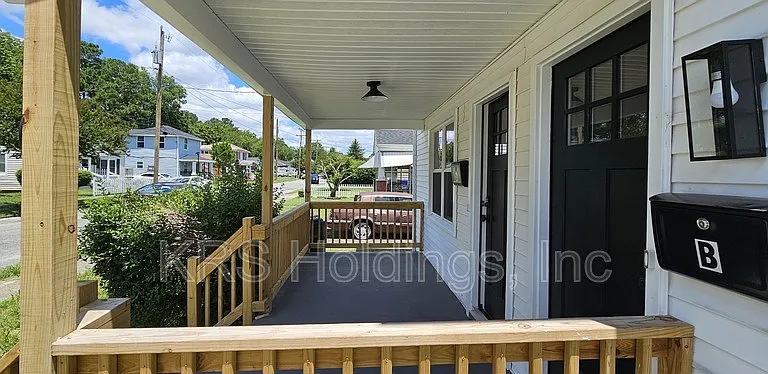 308 Saint James Ave #B — Photo 5