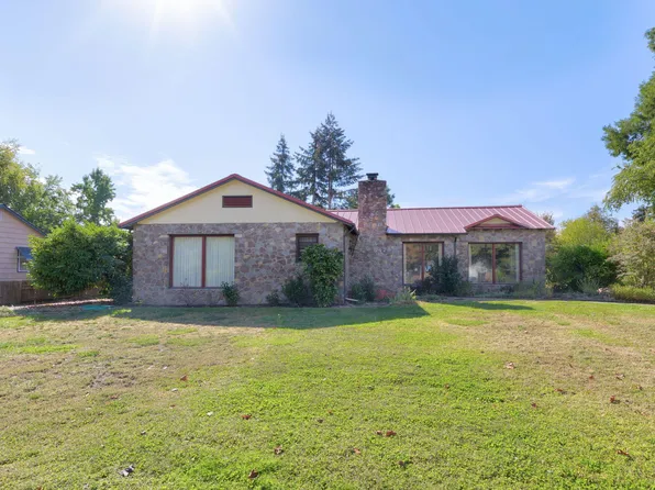 547 Oakdale Dr, Medford, OR 97501