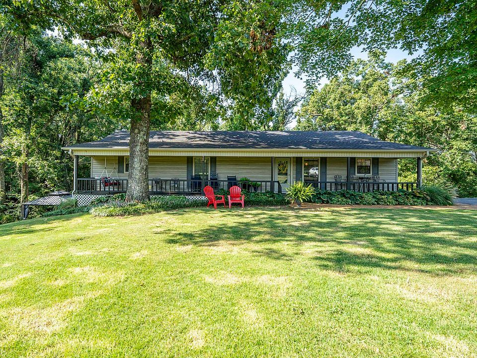 1st image of 305 Salt Ln