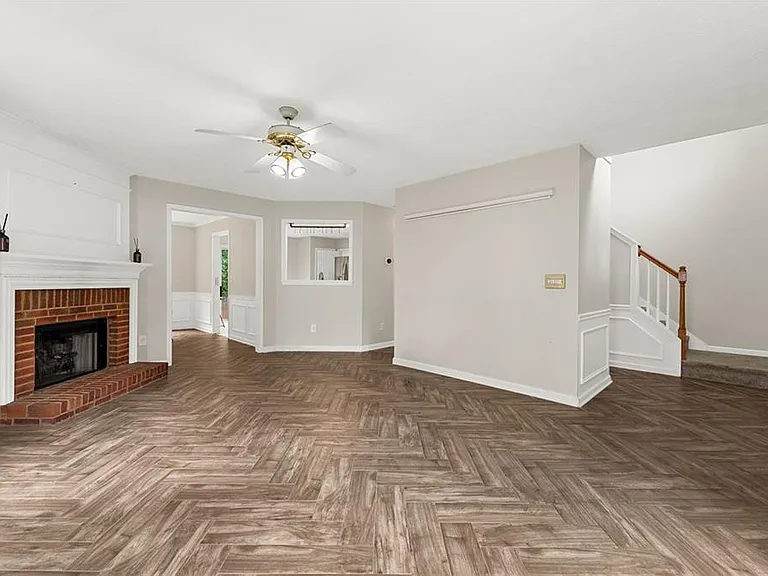 370 Manor Glen Dr — Photo 8