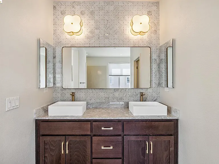 6569 Tralee Village Dr — Photo 12