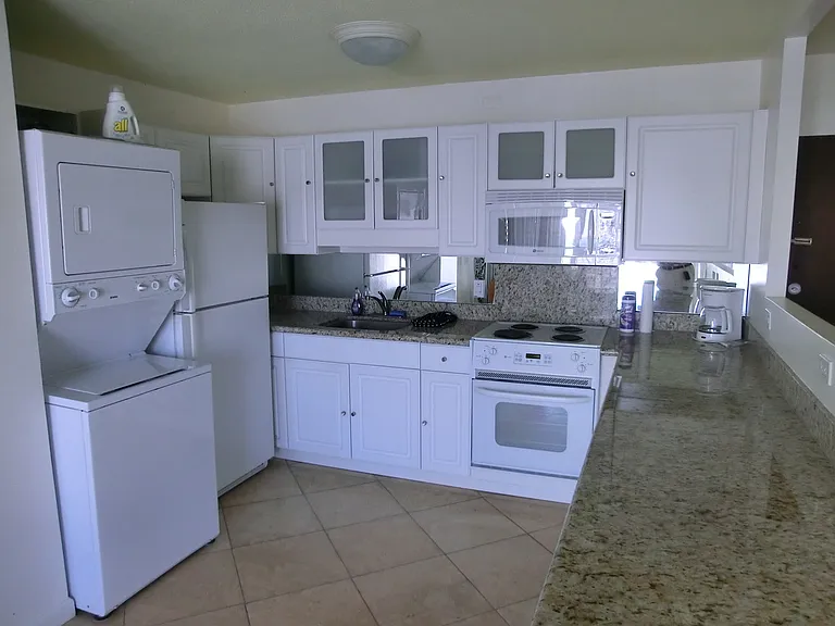 1710 Punahou St #605 — Photo 4