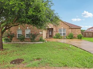 209 Brook Ct, Red Oak, TX 75154