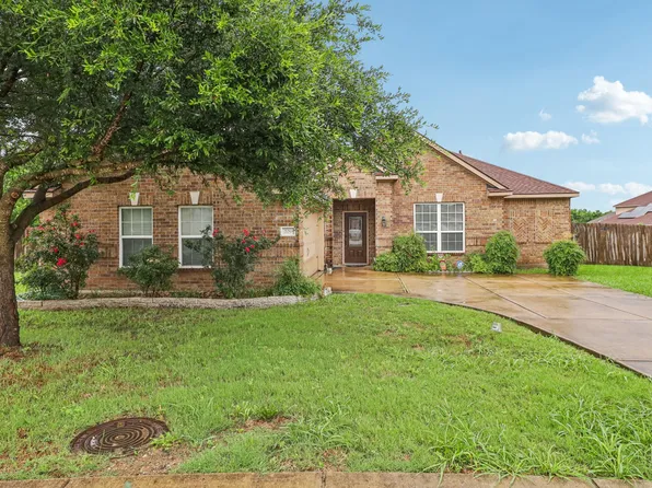 209 Brook Ct, Red Oak, TX 75154