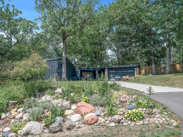1015 Magnolia Ln N, Plymouth, MN 55441