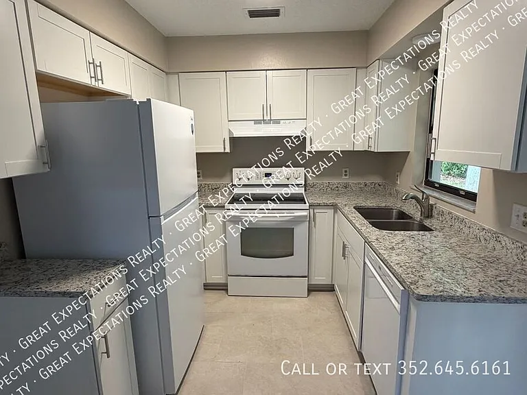 3381 NE 56th Ave — Photo 7