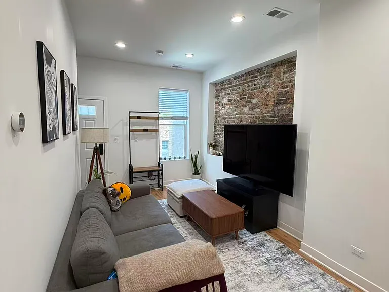1344 W Ohio St #3R — Photo 2