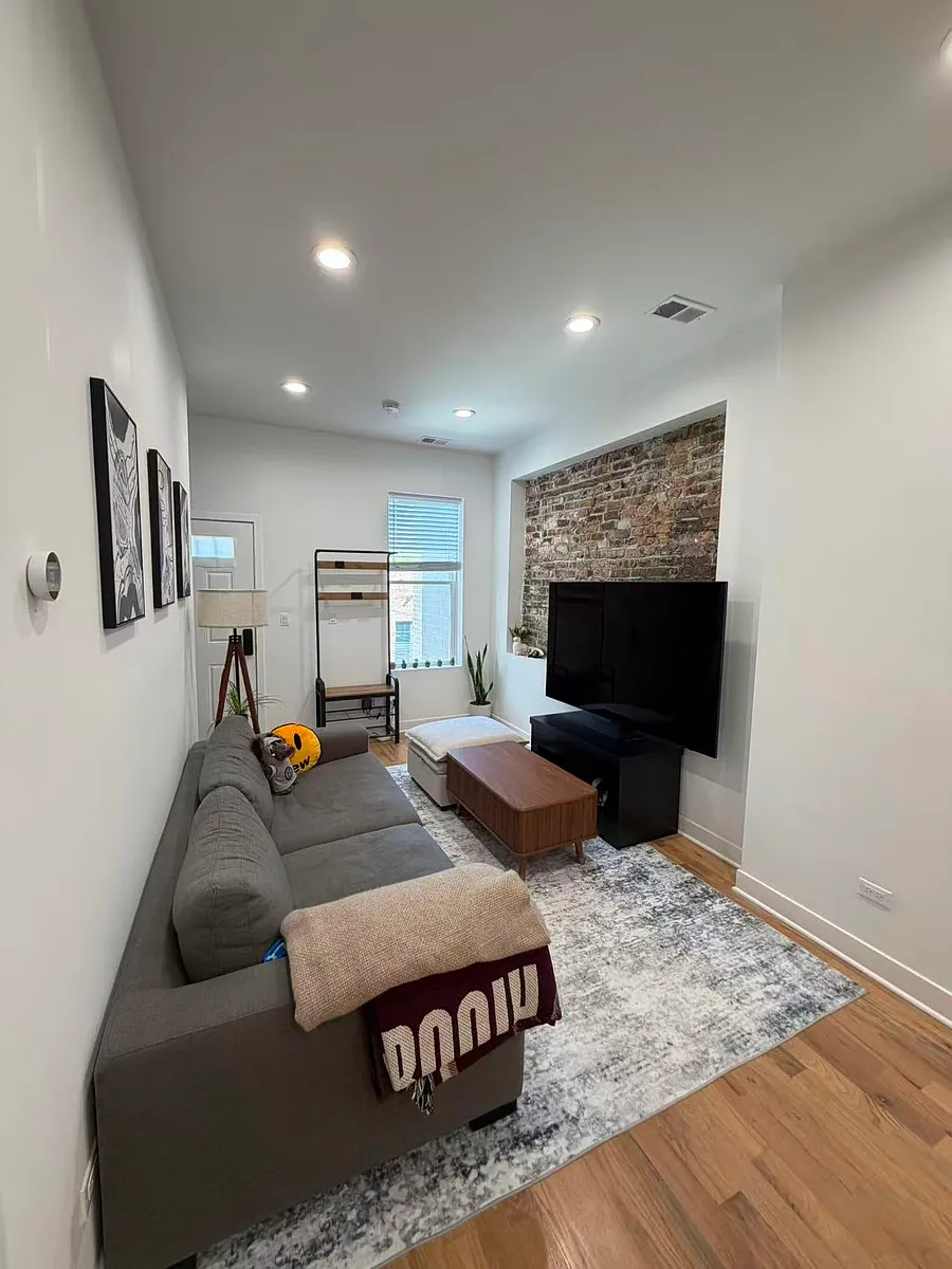 Building Photo - 1344 W Ohio St #3R