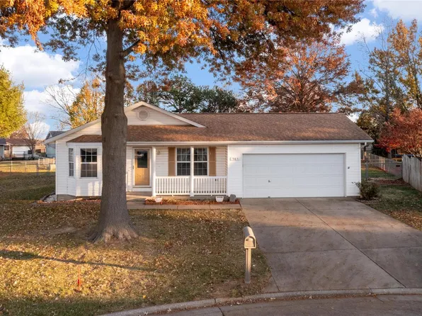 305 Sandalwood Dr, Waterloo, IL 62298