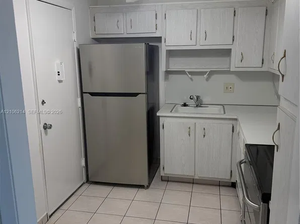 2841 NE 163rd St APT 305, North Miami Beach, FL 33160