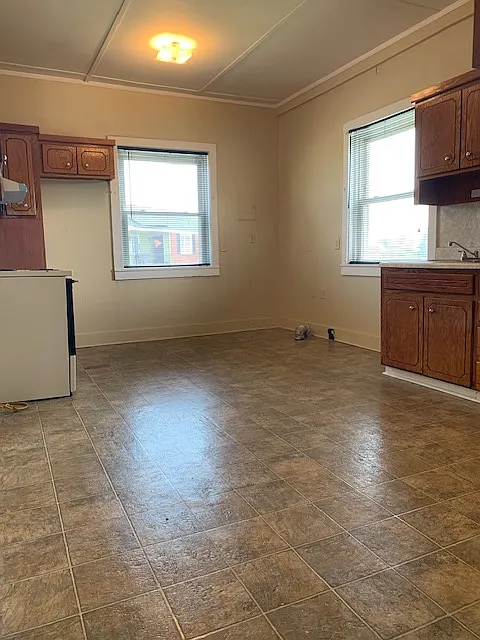 1663 Kentucky Ave — Photo 3