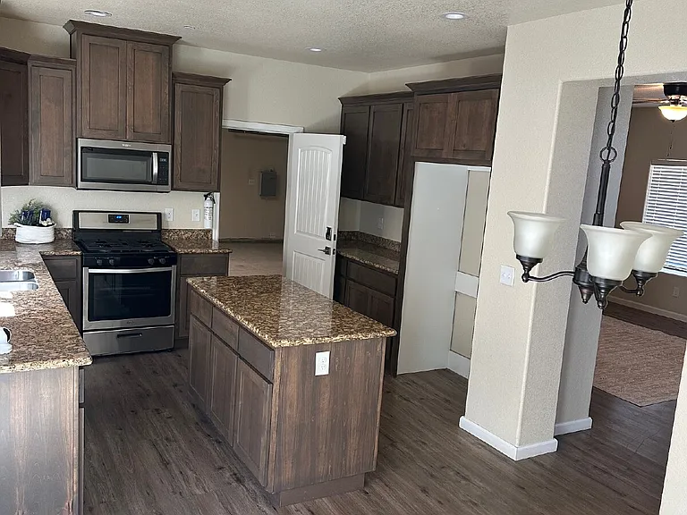 1338 Hermosa Dr — Photo 6
