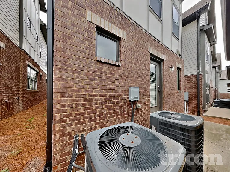 1244 Hillwood Private Cv — Photo 17