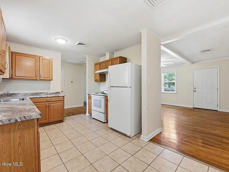 919 Tatum Dr — Photo 4