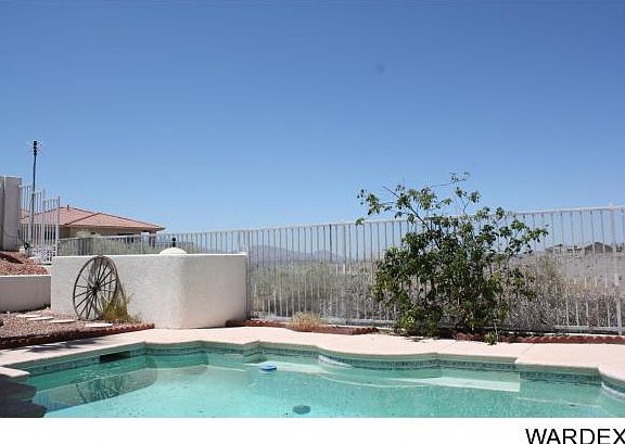 5th image of 2909 Desert Vista Dr