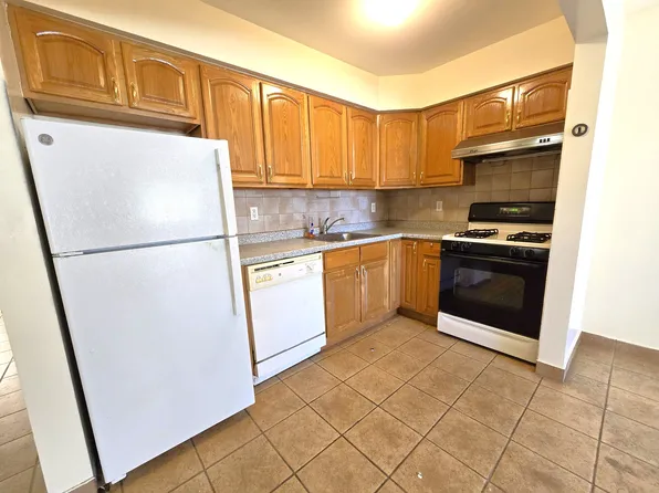 12-28 31st Drive image 1 of 16