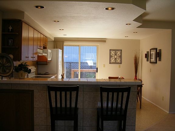 3rd image of 211 Grand Army St