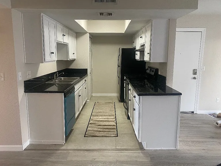 740 W Elm St #257 — Photo 7