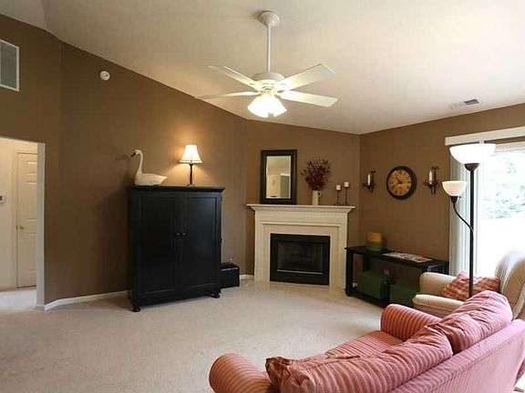 3rd image of 6708 Sparrowood Dr
