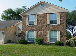 6113 Greenbriar Ln SW UNIT D, Cedar Rapids, IA 52404