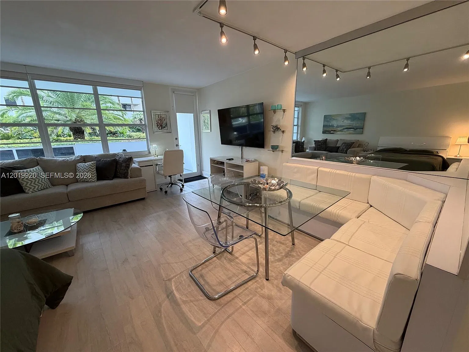 The Decoplage Condo — Photo 3