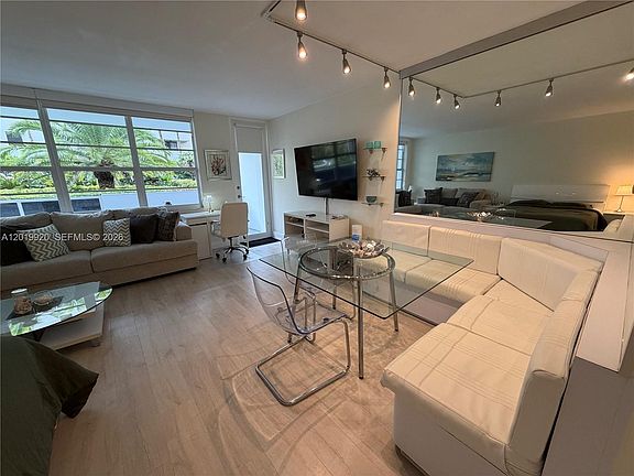 3rd image of 100 Lincoln Rd #330