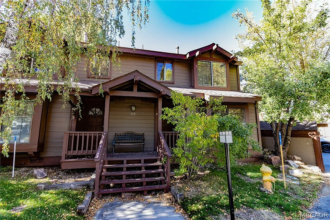 3 bed, 2.0 bath, 1374 sqft, $2,150 — Photo 1
