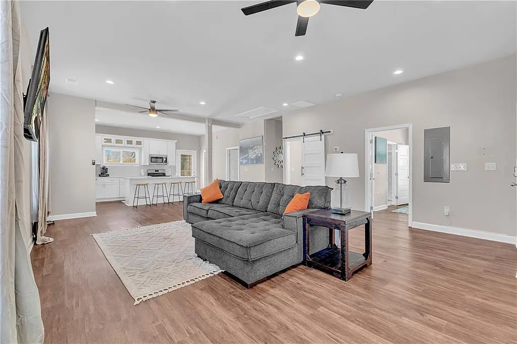 3 bed, 2.5 bath, 1179 sqft, $2,695 — Photo 1