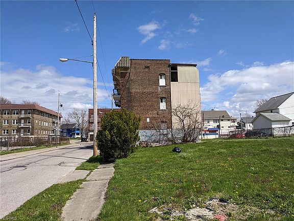 4th image of 918 E 123rd St