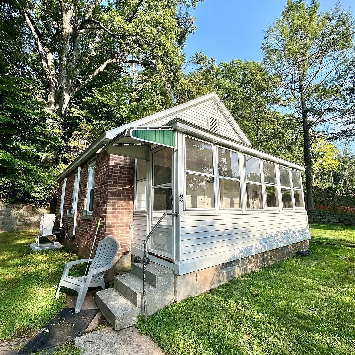 2 bed, 1.0 bath, 575 sqft, $2,400 — Photo 1