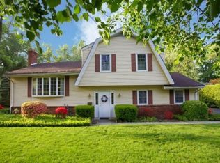 115 Mezzine Dr, Cresskill, NJ 07626