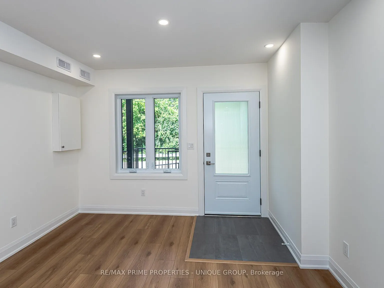 45 Astoria Ave — Photo 4