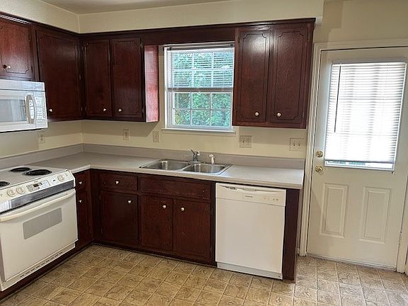5th image of 210 Timber Court Dr APT A