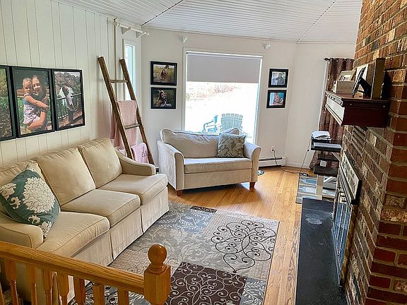 3rd image of 2992 Hillcrest Dr