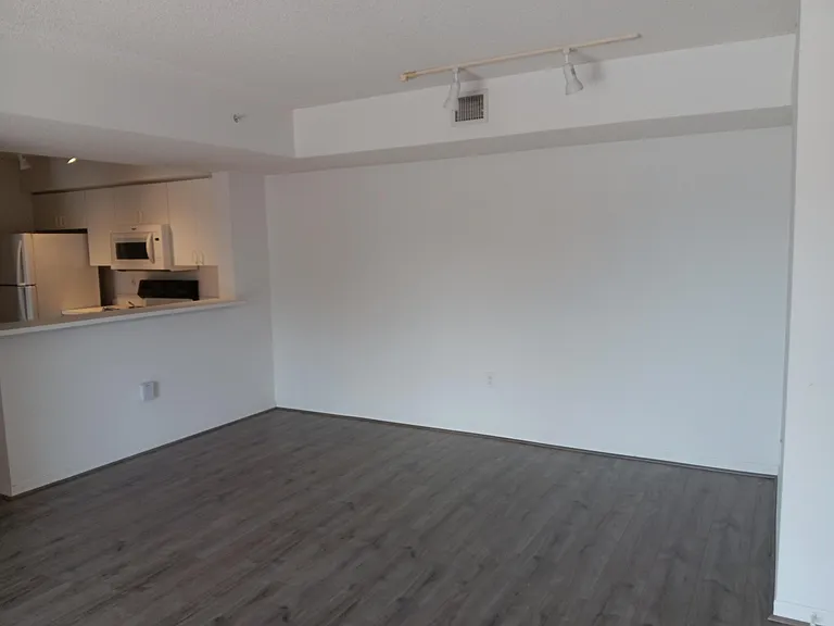 1640 N 42nd Cir #204 — Photo 4