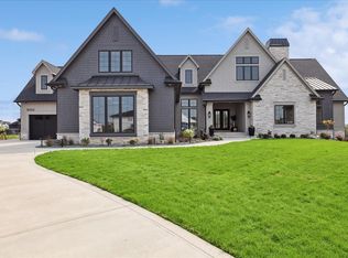 18252 Valleyview Cir, Clive, IA 50325