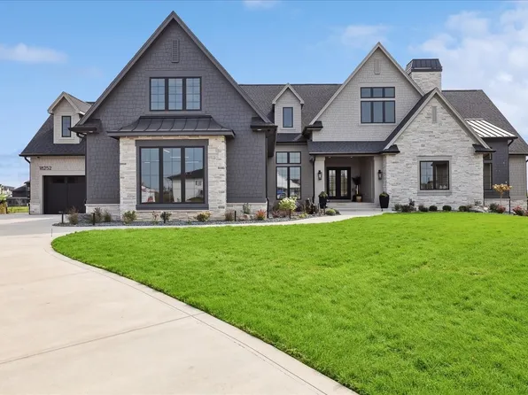 18252 Valleyview Cir, Clive, IA 50325