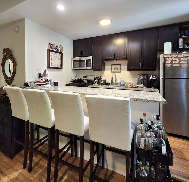 1st image of 1134 W Armitage Ave APT 2