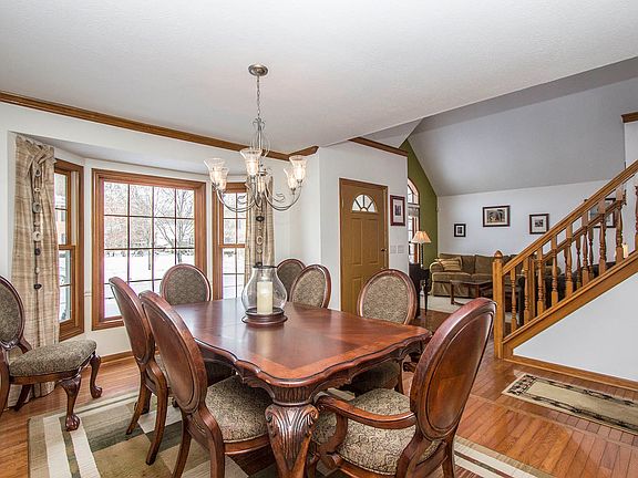 4th image of 715 Ulverston Dr