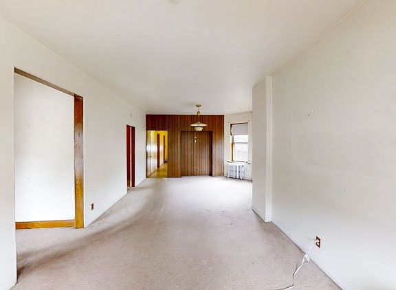 3rd image of 4927 N Western Ave