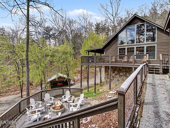 3rd image of 4037 Chamberlain Ln