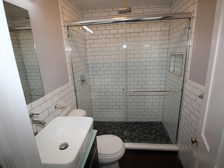 17 Boswell Ave #2 — Photo 8