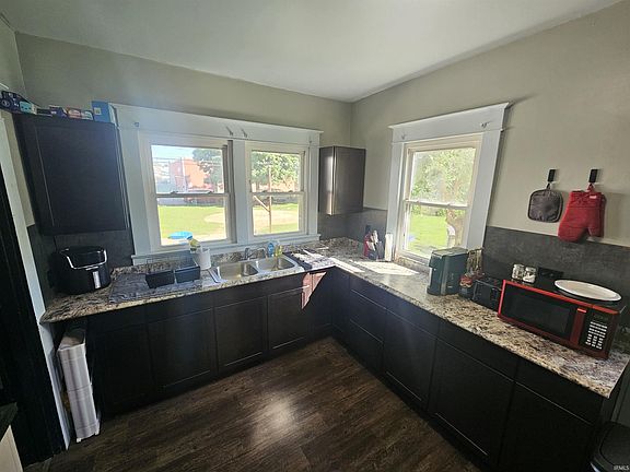 5th image of 1306 Vigo St