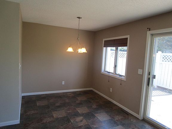 5th image of 812 Apple Hill Way